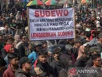 Aksi-unjuk-rasa-di-Kabupaten-Pati-130825-ast-2.jpg