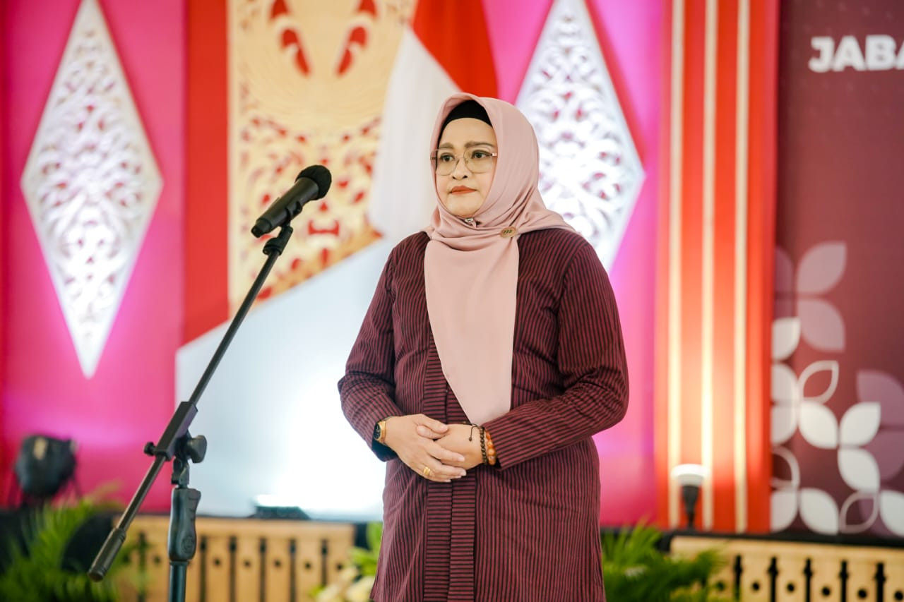 pelantikan-ni-made-sebagai-sekda-diy-di-kompleks-kepatihan-p-0taw