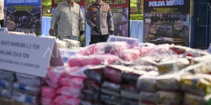 presiden-pimpin-pemusnahan-narkoba-21484-ton-1kxbl-dom
