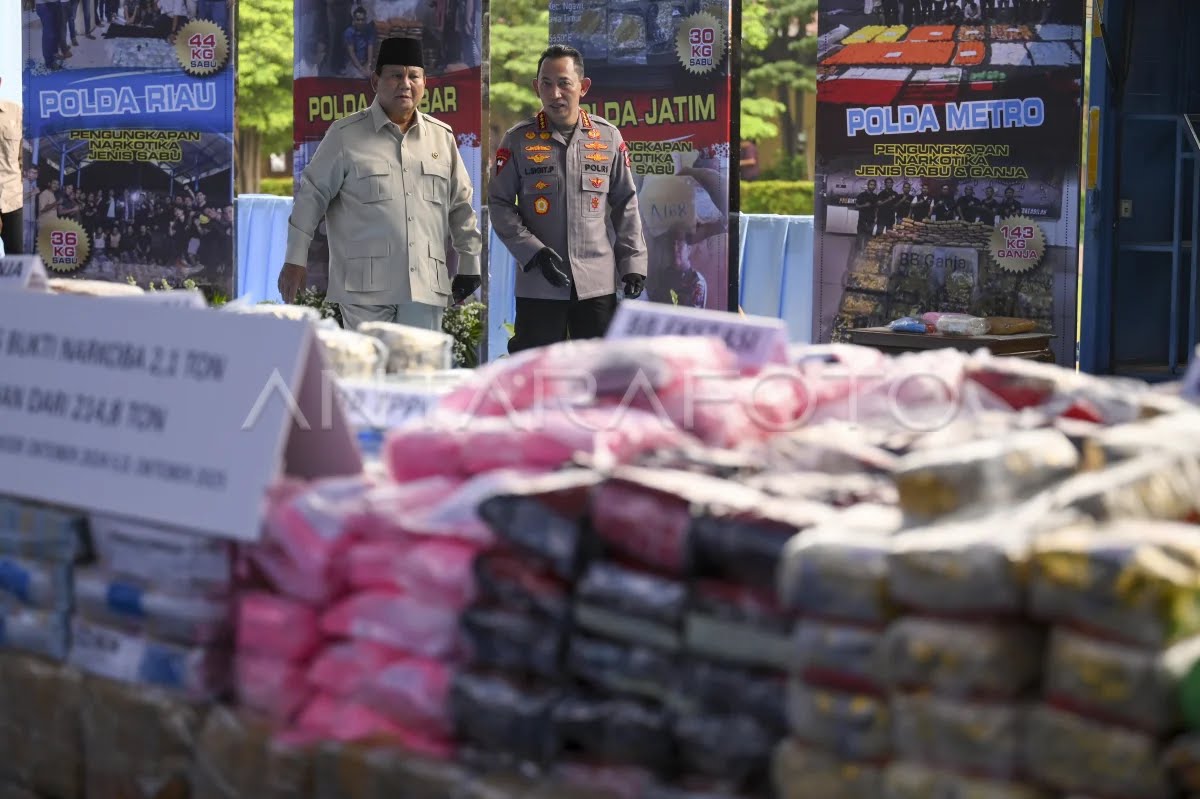 presiden-pimpin-pemusnahan-narkoba-21484-ton-1kxbl-dom
